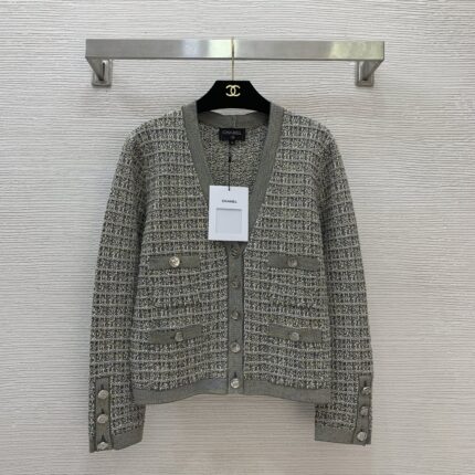 CHANEL long-sleeved V-neck knitted cardigan coat