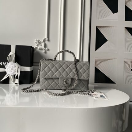 Chanel❄️25B double C logo