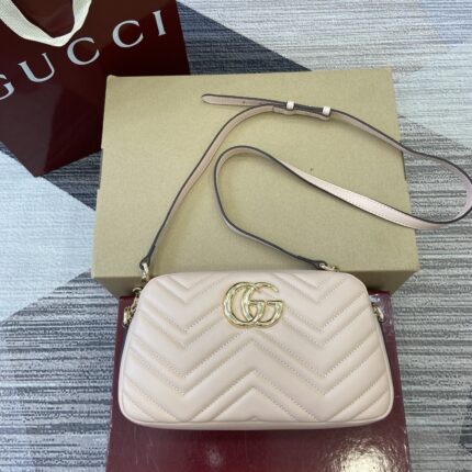 Gucci  GG Emblem  P520