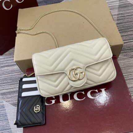 Gucci  GG Emblem  P630