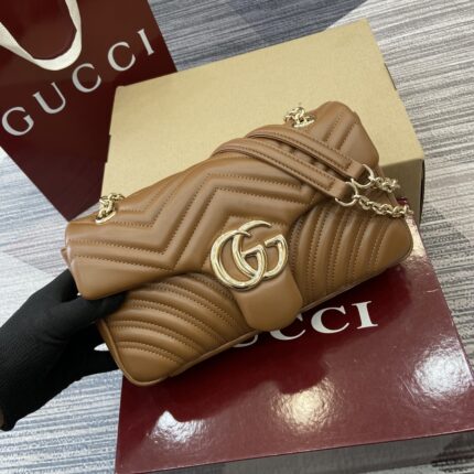 Gucci  GG Emblem  P680