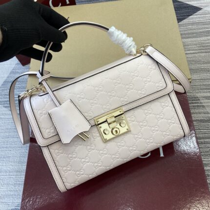 Gucci  GG Emblem  p690