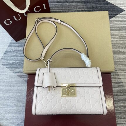 Gucci  GG Emblem  p690