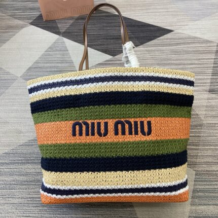 Gucci  GG Emblem  p650