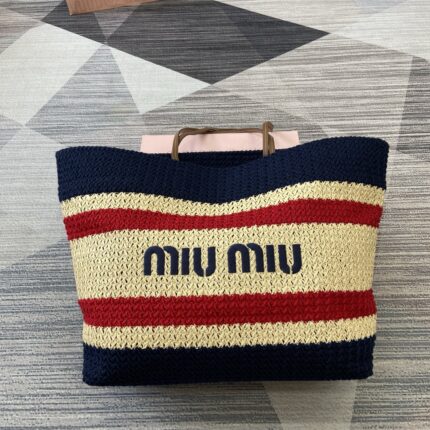 Gucci  GG Emblem  p650