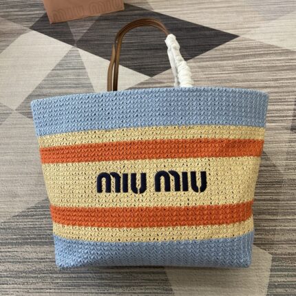 Gucci  GG Emblem  p650