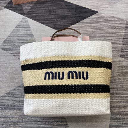 Gucci  GG Emblem  p650