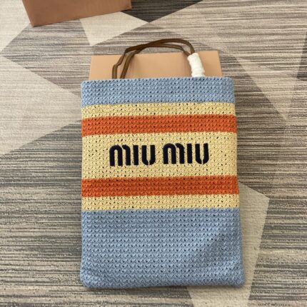 Gucci  GG Emblem  p600