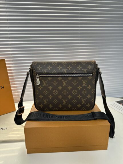 District Small Messenger Bag