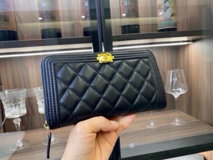 Chanel Popular Lambskin Single-Zip Wallet