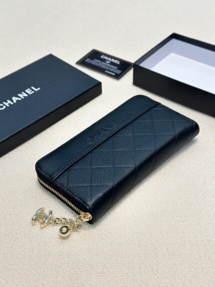 Chanel Popular Lambskin Single-Zip Wallet
